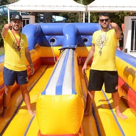 Happy Camp Mobile Homes In Villaggio Lamaforca Campsite *